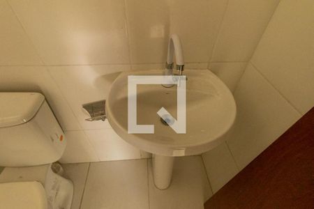 Lavabo de casa de condomínio para alugar com 3 quartos, 112m² em Pinheirinho, Curitiba