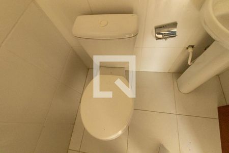 Lavabo de casa de condomínio para alugar com 3 quartos, 112m² em Pinheirinho, Curitiba