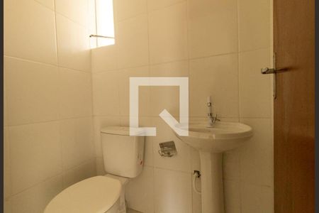 Lavabo de casa de condomínio para alugar com 3 quartos, 112m² em Pinheirinho, Curitiba