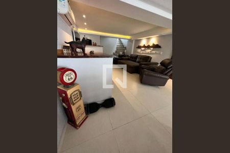 Casa à venda com 4 quartos, 144m² em Itaipu, Niterói