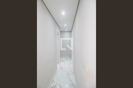 Corredor de apartamento para alugar com 2 quartos, 72m² em Jardim Tupanci, Barueri