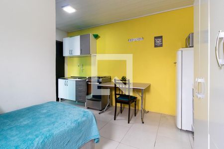 Cozinha/Quarto de casa para alugar com 1 quarto, 30m² em Uberaba, Curitiba