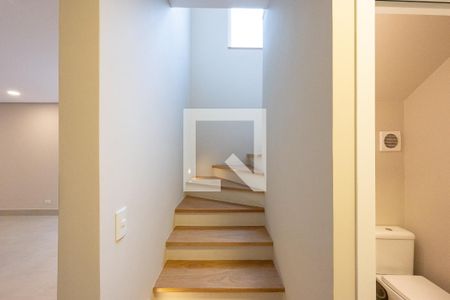 Escadas de casa para alugar com 2 quartos, 150m² em Mirandópolis, São Paulo