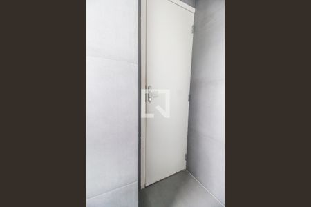 Banheiro de kitnet/studio para alugar com 1 quarto, 25m² em Jardim das Belezas, Carapicuíba