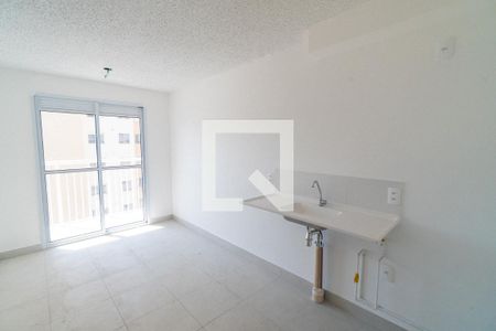 Sala/Cozinha de apartamento para alugar com 2 quartos, 34m² em Jardim Itacolomi, São Paulo