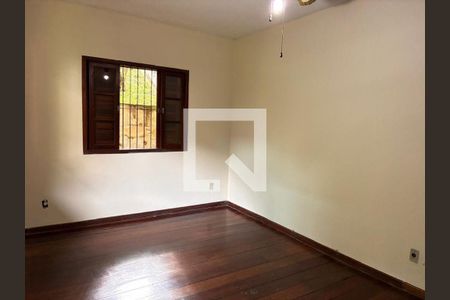 Casa à venda com 4 quartos, 195m² em Pendotiba, Niterói