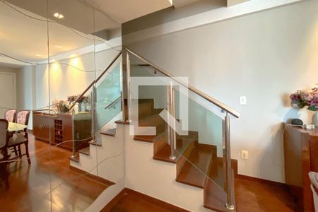 Escadas de apartamento à venda com 3 quartos, 220m² em Lourdes, Belo Horizonte