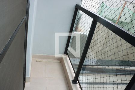 Sacada Suíte de casa de condomínio para alugar com 2 quartos, 177m² em Jardim Semiramis, Cotia