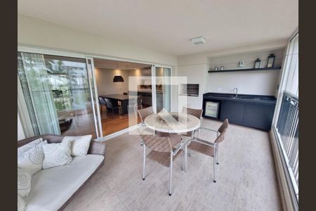 Apartamento à venda com 3 quartos, 210m² em Moema, São Paulo