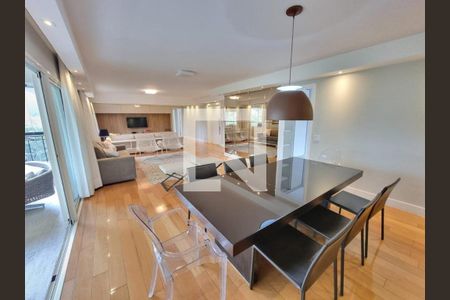 Apartamento à venda com 3 quartos, 210m² em Moema, São Paulo