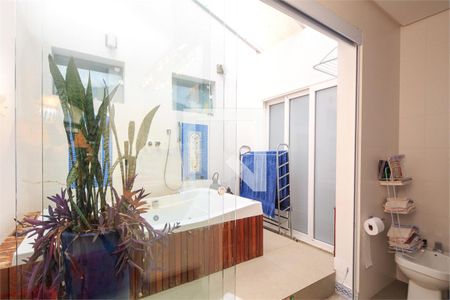 Casa à venda com 3 quartos, 340m² em Chácara Monte Alegre, São Paulo