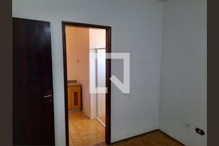 Casa à venda com 4 quartos, 246m² em Jardim Santa Helena, São Paulo