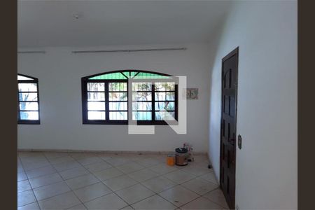 Casa à venda com 4 quartos, 246m² em Jardim Santa Helena, São Paulo