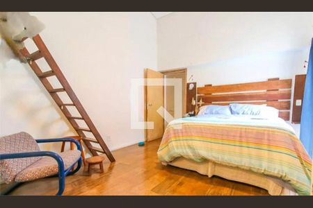 Casa à venda com 3 quartos, 220m² em Jardim Aeroporto, São Paulo