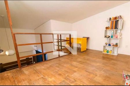 Casa à venda com 3 quartos, 220m² em Jardim Aeroporto, São Paulo