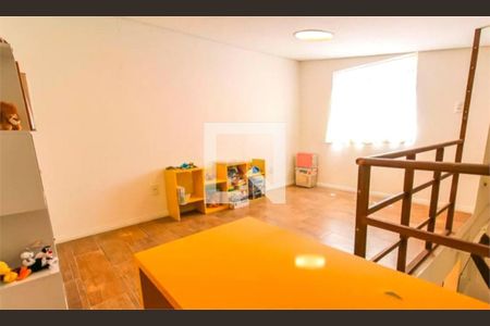 Casa à venda com 3 quartos, 220m² em Jardim Aeroporto, São Paulo