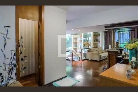 Casa à venda com 4 quartos, 530m² em Vila Mariana, São Paulo