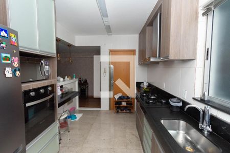 Cozinha de apartamento à venda com 4 quartos, 180m² em Milionários, Belo Horizonte