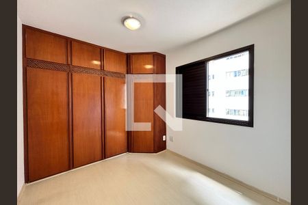 Quarto de apartamento para alugar com 2 quartos, 79m² em Moema, São Paulo