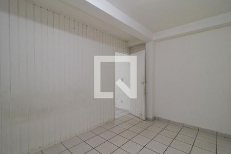 Suíte de casa para alugar com 1 quarto, 25m² em Parque Industrial das Oliveiras, Taboão da Serra