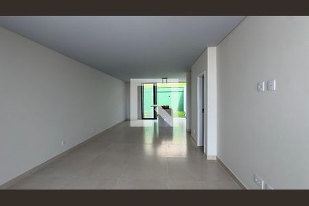 Sala de casa à venda com 3 quartos, 146m² em Estoril, Belo Horizonte