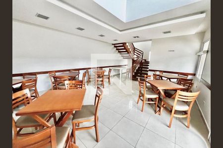 Casa à venda com 3 quartos, 209m² em Vila Carrão, São Paulo