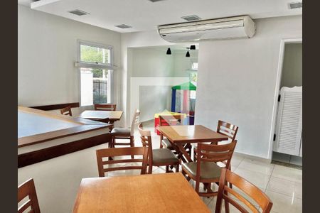 Casa à venda com 3 quartos, 209m² em Vila Carrão, São Paulo