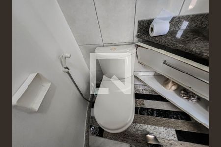 Lavabo de apartamento para alugar com 2 quartos, 92m² em Embaré, Santos