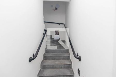 Escada de kitnet/studio para alugar com 1 quarto, 18m² em Vila Maria Baixa, São Paulo