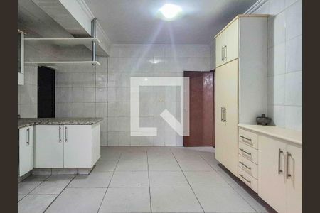 Cozinha de casa de condomínio à venda com 5 quartos, 197m² em Vila Pirajussara, São Paulo
