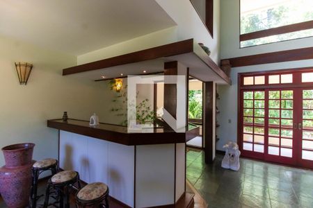 Sala de casa à venda com 5 quartos, 381m² em Piratininga, Niterói