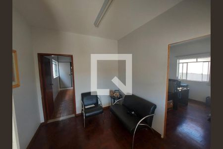 Casa à venda com 3 quartos, 256m² em Pompéia, Belo Horizonte