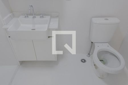 Banheiro de kitnet/studio para alugar com 1 quarto, 28m² em Perdizes, São Paulo