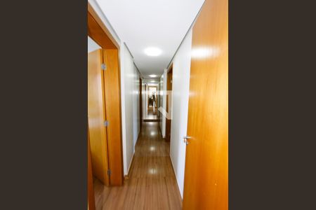 Corredor de apartamento à venda com 4 quartos, 140m² em Buritis, Belo Horizonte