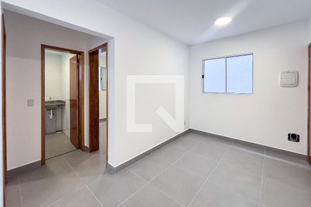 Sala de apartamento para alugar com 2 quartos, 50m² em Vila Paulo Silas, São Paulo