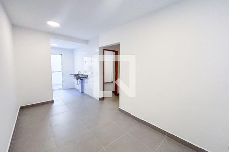 Sala de apartamento para alugar com 2 quartos, 50m² em Vila Paulo Silas, São Paulo