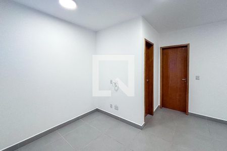 Sala/cozinha de apartamento para alugar com 1 quarto, 33m² em Vila Paulo Silas, São Paulo
