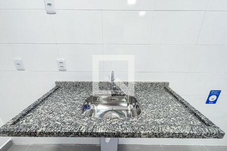 Sala/cozinha de apartamento para alugar com 1 quarto, 33m² em Vila Paulo Silas, São Paulo