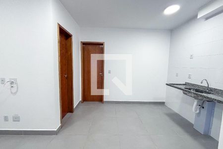 Sala/cozinha de apartamento para alugar com 1 quarto, 33m² em Vila Paulo Silas, São Paulo
