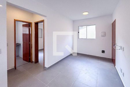 Sala/Cozinha de apartamento para alugar com 2 quartos, 41m² em Vila Paulo Silas, São Paulo