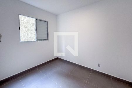 Quarto 1 de apartamento para alugar com 2 quartos, 41m² em Vila Paulo Silas, São Paulo