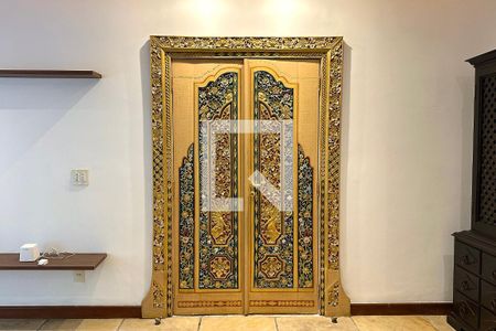 Entrada de apartamento à venda com 3 quartos, 249m² em Copacabana, Rio de Janeiro