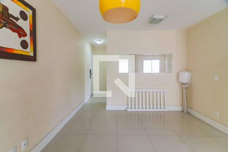 Sala de apartamento para alugar com 3 quartos, 95m² em Jardim Cláudia, São Paulo