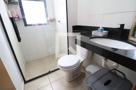 Banheiro Social de apartamento para alugar com 2 quartos, 51m² em Shopping Park, Uberlândia