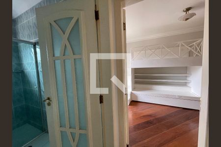 Banheiro Suíte 1 de casa de condomínio para alugar com 5 quartos, 400m² em São Paulo Ii, Cotia