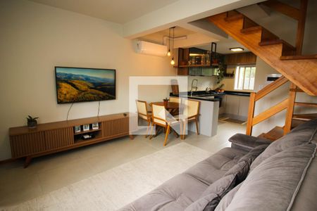 Sala de casa de condomínio à venda com 2 quartos, 55m² em Restinga, Porto Alegre