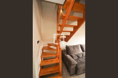 Escada de casa de condomínio para alugar com 2 quartos, 55m² em Restinga, Porto Alegre