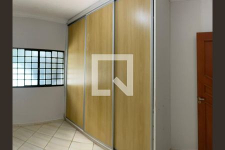 Quarto 1 de casa para alugar com 4 quartos, 250m² em Vila Cristina, Goiânia