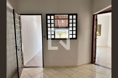 Sala de casa para alugar com 4 quartos, 250m² em Vila Cristina, Goiânia
