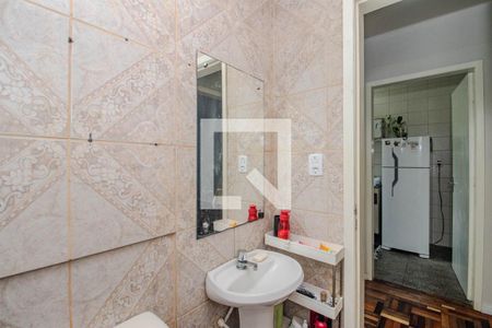 Banheiro de apartamento para alugar com 1 quarto, 50m² em Passo da Areia, Porto Alegre